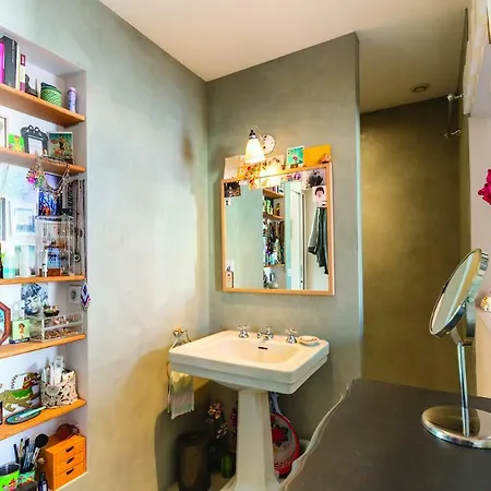 Unique Apartment- 50 Sqm- Montmartre Parigi